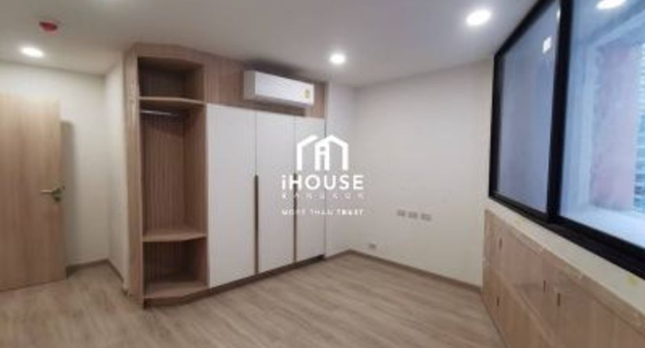 For sale 4 bedrooms condo in Khlong Toei, Bangkok