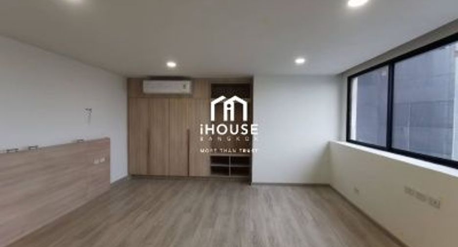 For sale 4 bedrooms condo in Khlong Toei, Bangkok