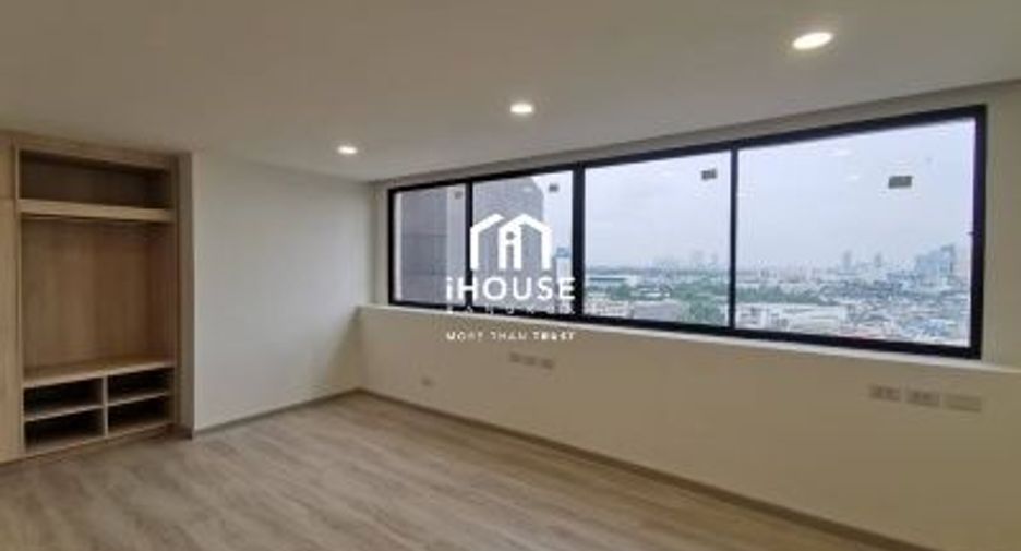 For sale 4 bedrooms condo in Khlong Toei, Bangkok