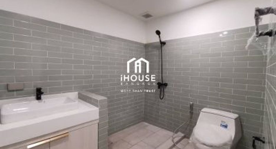 For sale 4 bedrooms condo in Khlong Toei, Bangkok