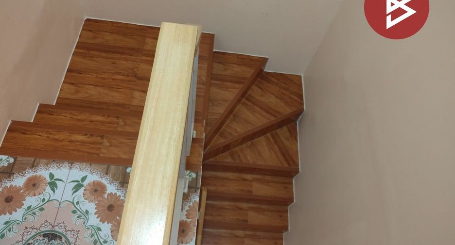 Продажа 4 спальни таунхаус в Si Racha, Чонбури