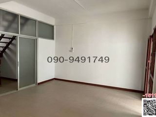 For sale 3 bedrooms townhouse in Huai Khwang, Bangkok