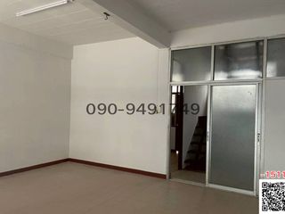 For sale 3 bedrooms townhouse in Huai Khwang, Bangkok