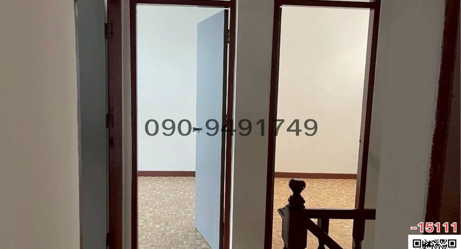For sale 3 bedrooms townhouse in Huai Khwang, Bangkok