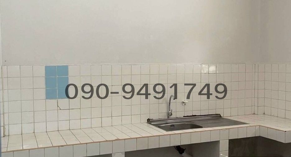 For sale 3 bedrooms townhouse in Huai Khwang, Bangkok