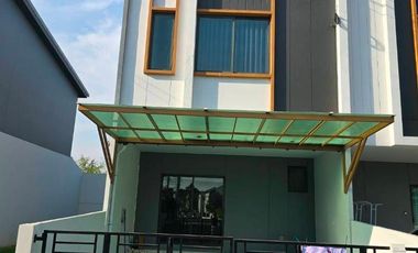 Casa adosada en alquiler de 2 habitaciones en Bang Sao Thong, Samut Prakan