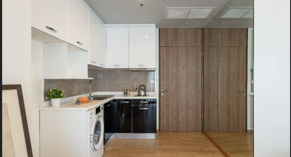 For rent 1 bed condo in Khlong Toei, Bangkok