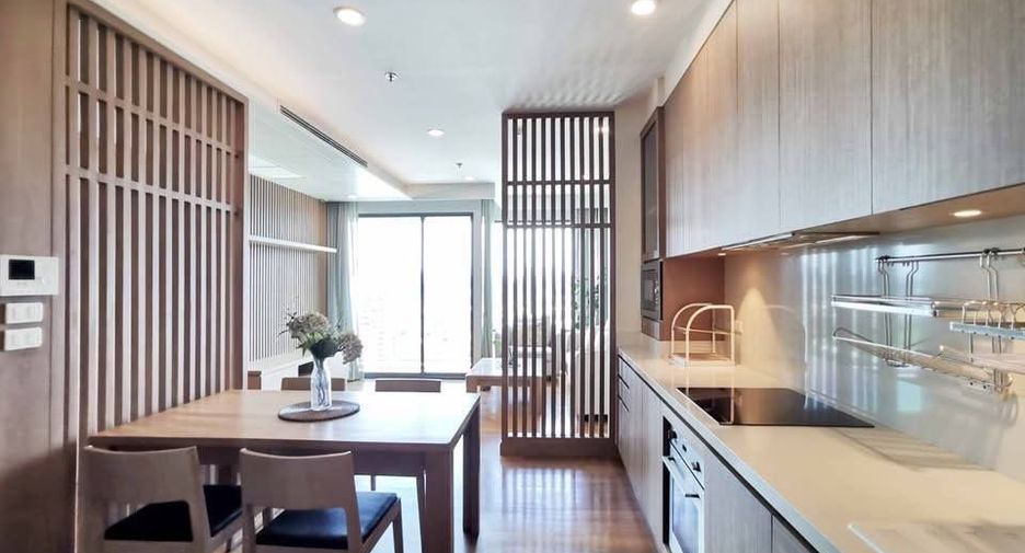 For rent 4 bedrooms condo in Yan Nawa, Bangkok