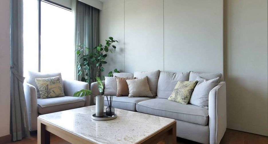 For rent 4 bedrooms condo in Yan Nawa, Bangkok
