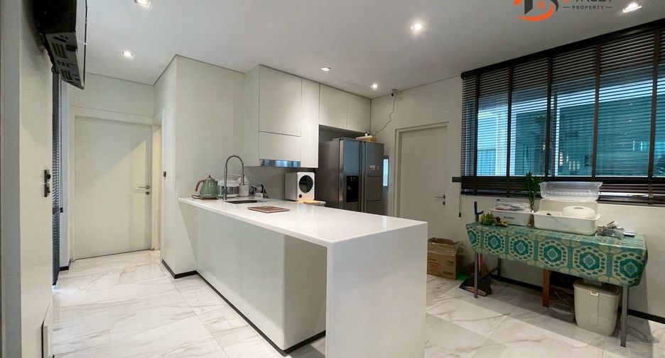 For sale 4 bedrooms house in Prawet, Bangkok