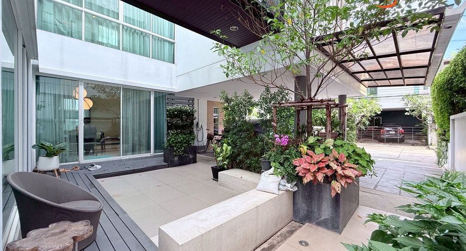 For sale 4 bedrooms house in Prawet, Bangkok