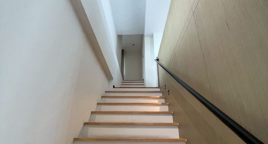 For sale 4 bedrooms house in Prawet, Bangkok