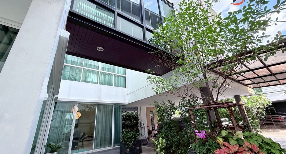 For sale 4 bedrooms house in Prawet, Bangkok