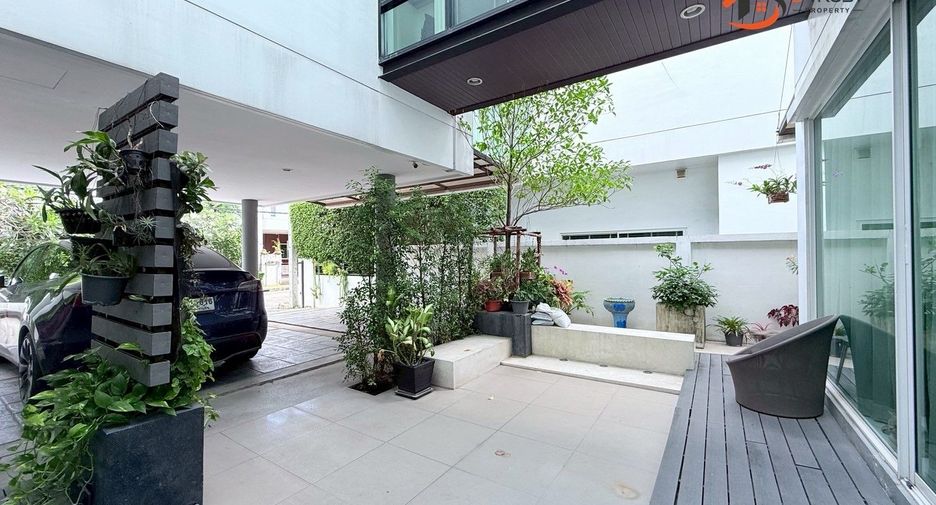 For sale 4 bedrooms house in Prawet, Bangkok