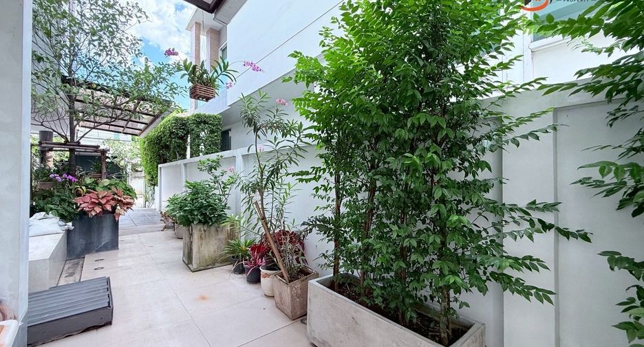For sale 4 bedrooms house in Prawet, Bangkok