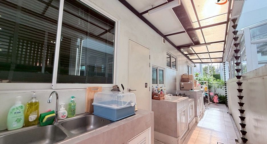 For sale 4 bedrooms house in Prawet, Bangkok