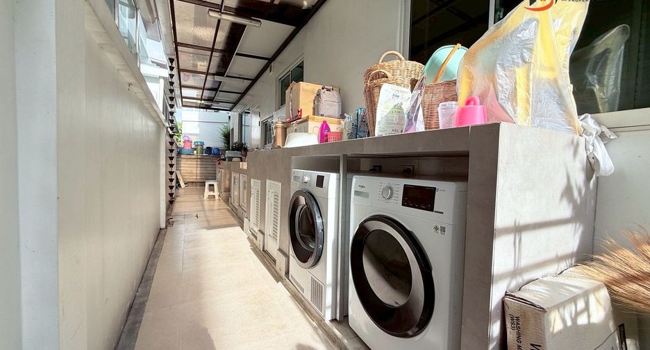 For sale 4 bedrooms house in Prawet, Bangkok