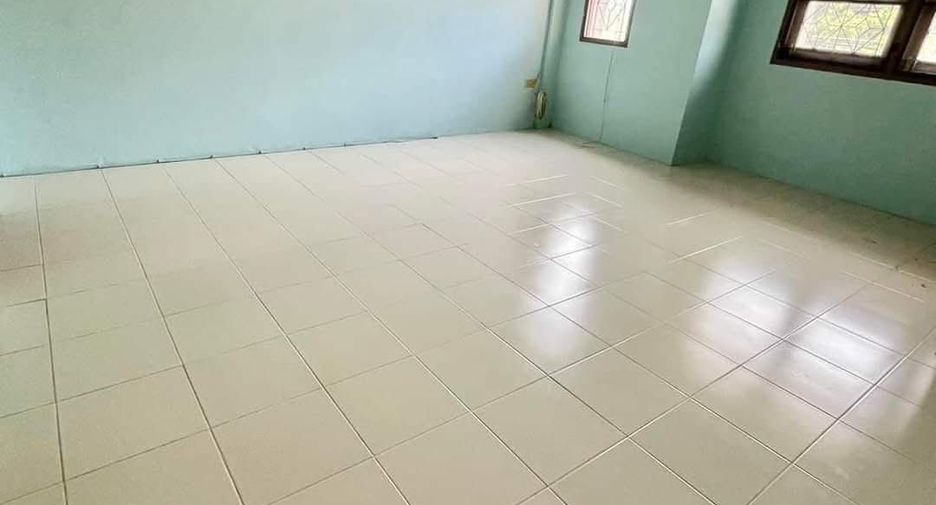 For rent 2 bedrooms townhouse in Si Racha, Chonburi