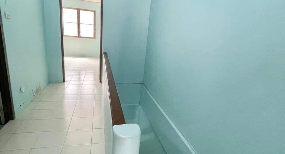 For rent 2 bedrooms townhouse in Si Racha, Chonburi