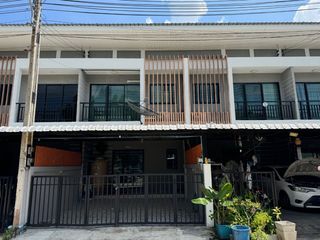 3 Bedroom Townhouse In Si Racha, Chonburi