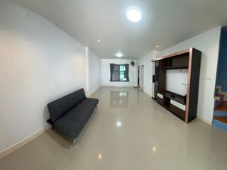 Reihenhaus zur Miete mit 3 Zimmer in Si Racha, Chonburi
