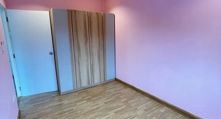 For rent 3 bedrooms townhouse in Si Racha, Chonburi