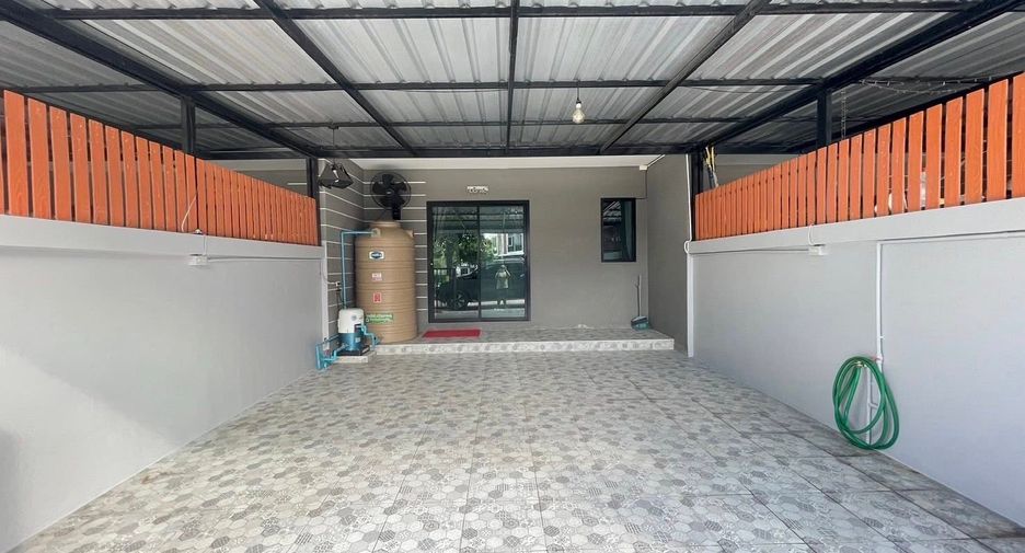 For rent 3 bedrooms townhouse in Si Racha, Chonburi