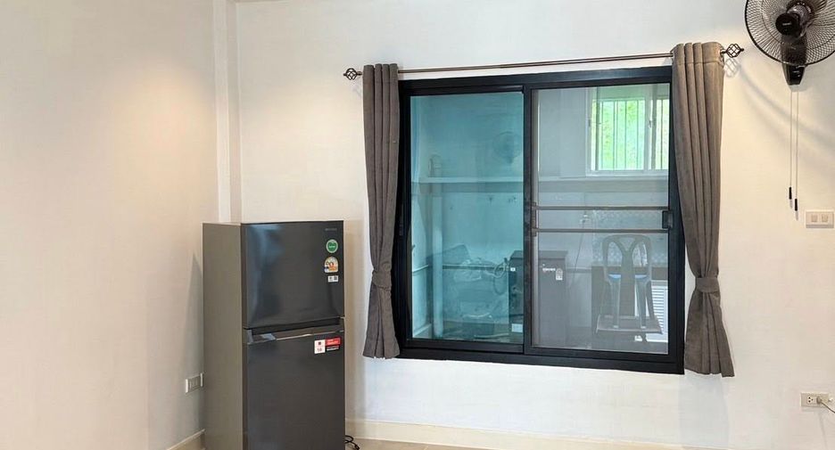 For rent 3 bedrooms townhouse in Si Racha, Chonburi