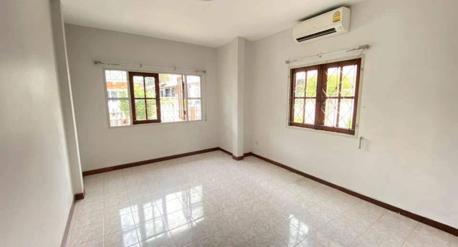 For rent 3 bedrooms house in Si Racha, Chonburi