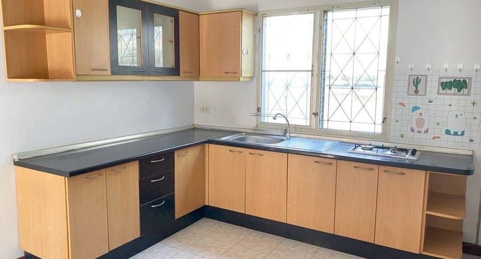 For rent 3 bedrooms house in Si Racha, Chonburi
