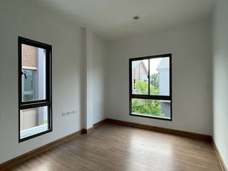 Casa en venta de 3 habitaciones en Bang Sao Thong, Samut Prakan
