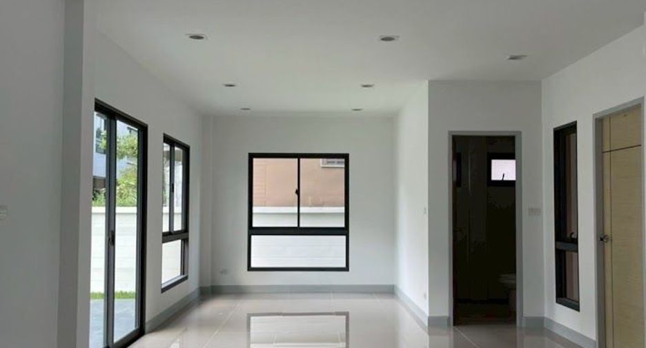 Casa en venta de 3 habitaciones en Bang Sao Thong, Samut Prakan