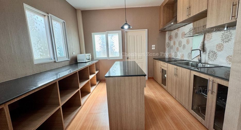 For sale 3 bedrooms house in Si Racha, Chonburi