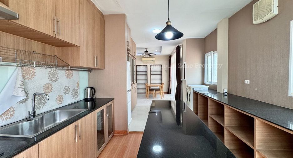 For sale 3 bedrooms house in Si Racha, Chonburi