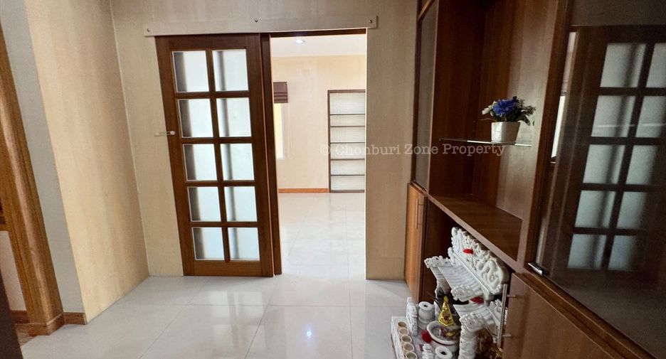 For sale 3 bedrooms house in Si Racha, Chonburi