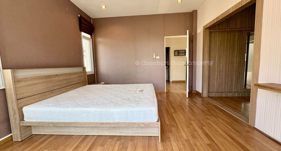 For sale 3 bedrooms house in Si Racha, Chonburi