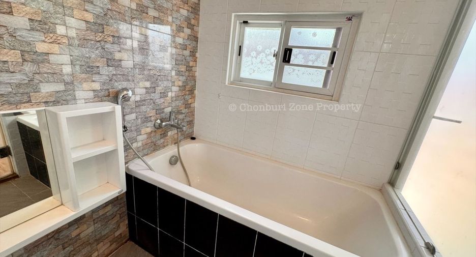 For sale 3 bedrooms house in Si Racha, Chonburi