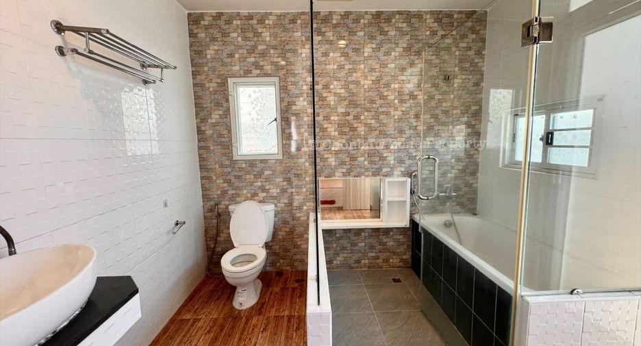 For sale 3 bedrooms house in Si Racha, Chonburi