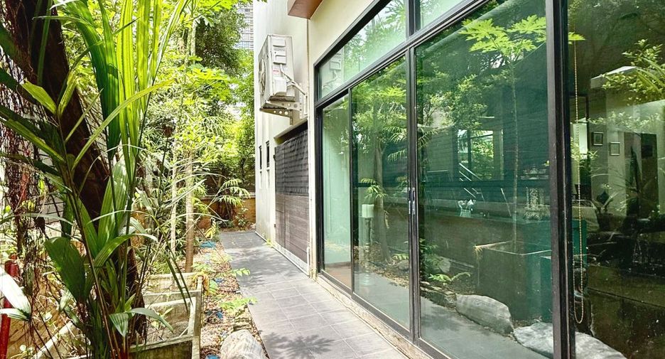 出售 12 卧室 商业空间 在 Khlong Toei, 曼谷