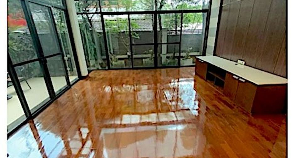 出售 12 卧室 商业空间 在 Khlong Toei, 曼谷
