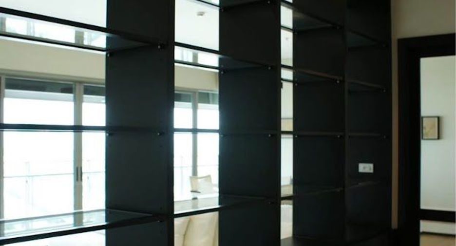 For rent 3 bedrooms condo in Khlong Toei, Bangkok