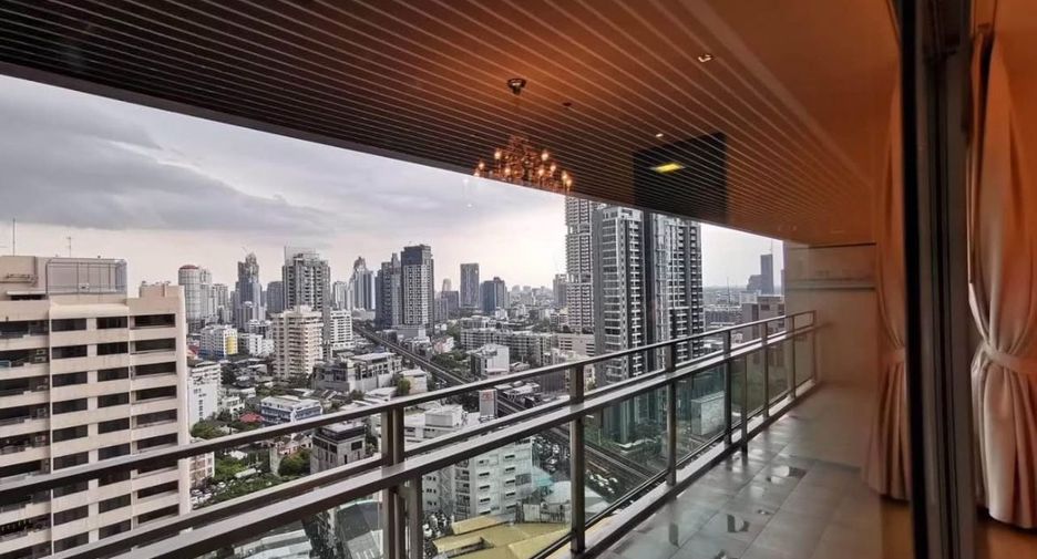 For rent 3 bedrooms condo in Khlong Toei, Bangkok