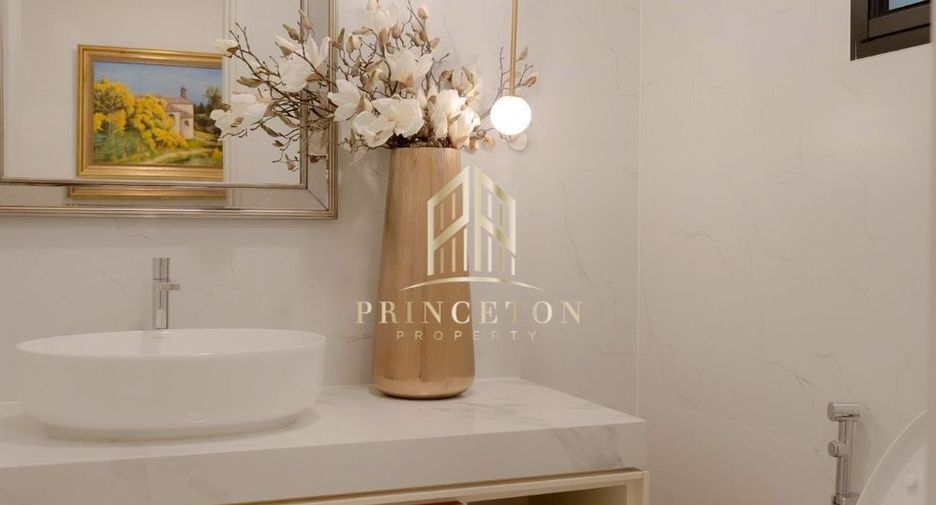For sale 4 bedrooms house in Saphan Sung, Bangkok