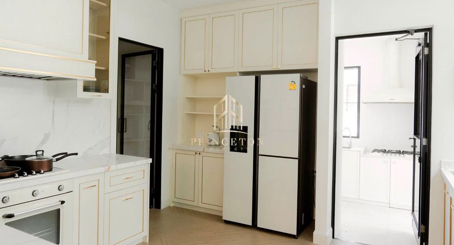 For sale 4 bedrooms house in Saphan Sung, Bangkok