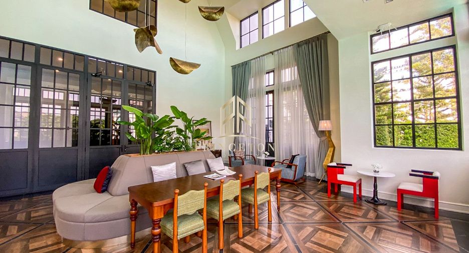 For sale 4 bedrooms house in Saphan Sung, Bangkok