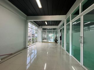 Büro zur Miete und zum Kauf mit 9 Zimmer in Mueang Chon Buri, Chonburi