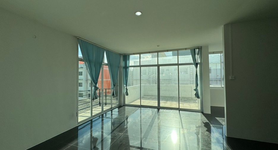 Büro zur Miete und zum Kauf mit 9 Zimmer in Mueang Chon Buri, Chonburi