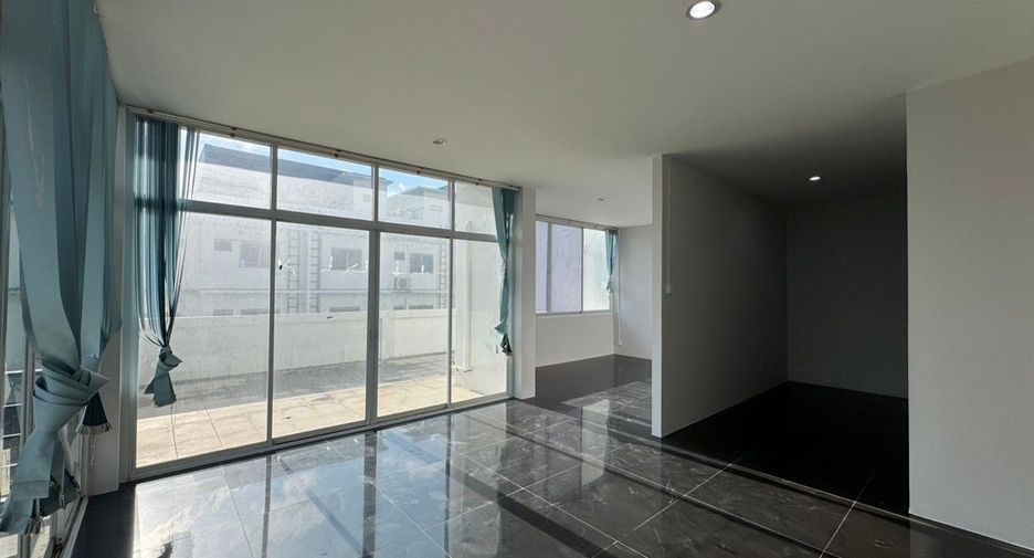 Büro zur Miete und zum Kauf mit 9 Zimmer in Mueang Chon Buri, Chonburi