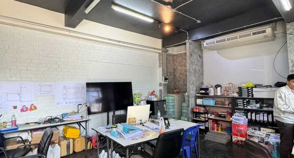 Büro zur Miete und zum Kauf mit 9 Zimmer in Mueang Chon Buri, Chonburi