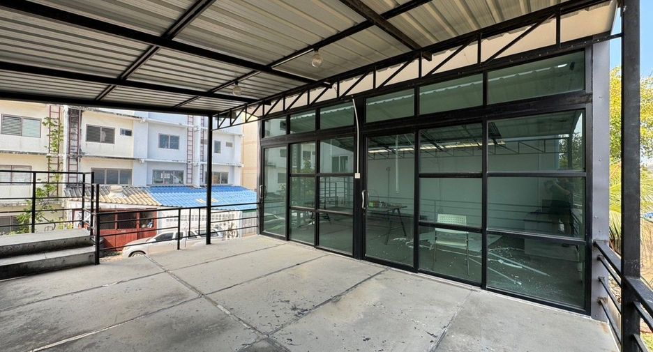 Büro zur Miete und zum Kauf mit 9 Zimmer in Mueang Chon Buri, Chonburi